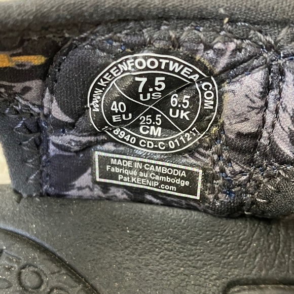 Keen men’s size 7.5 (8.5 women’s)  Blue rubber Sandals - Picture 2 of 16